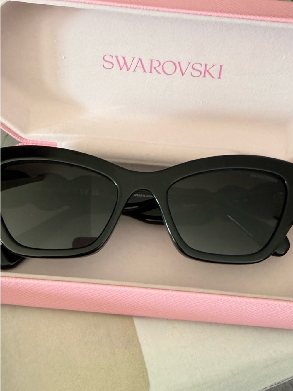 Authentic Swarovski Sunglasses 🖤✨